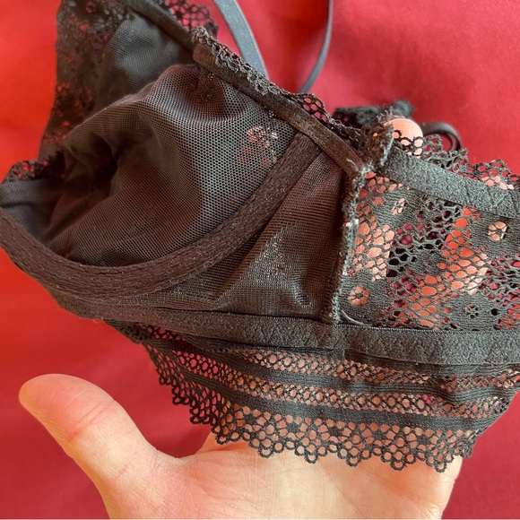 Victoria’s Secret - Black Floral Lace Halter Bralette - Size S - Picture 5 of 6